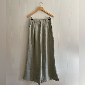 LAUDE The Label chic, minimalist wide leg linen Trousers in sage green w/